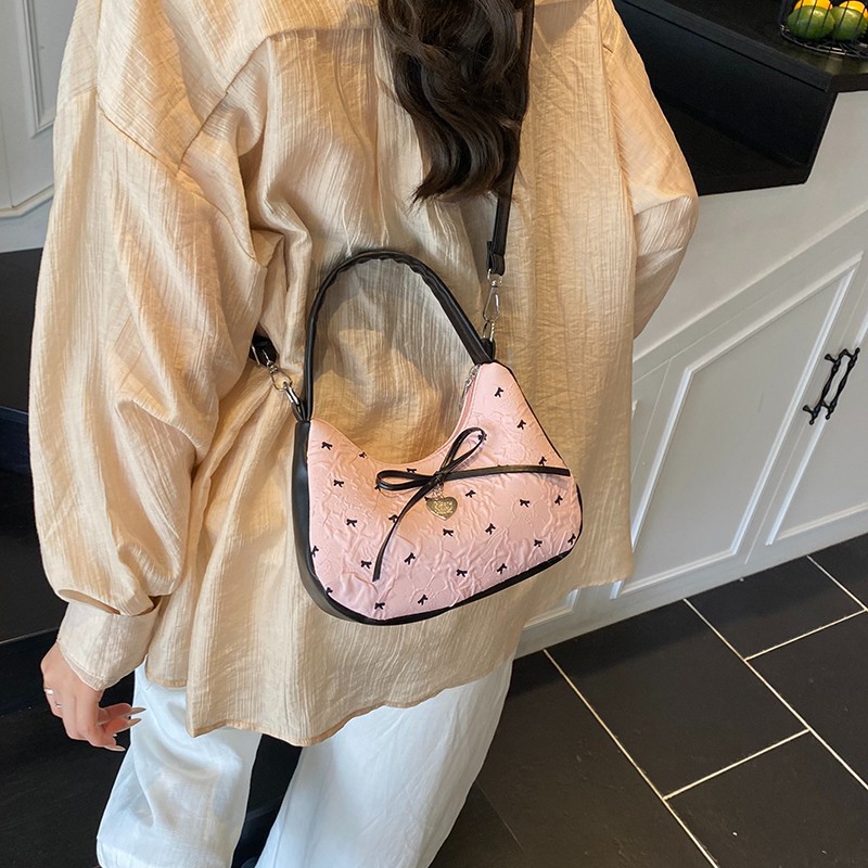 Women's underarm bag 2025 Summer New style: Simple and stylish crossbody bag, trendy single-shoulder bag, beautiful crescent moon bag Application Scenario
