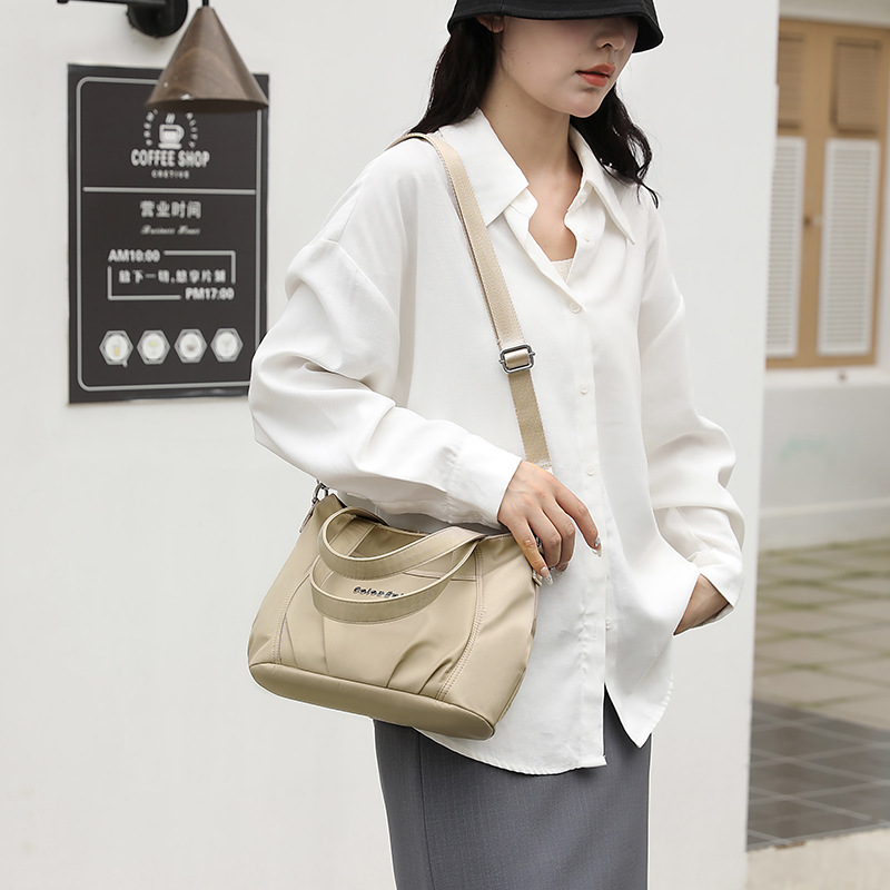 Colorful Fox's new women's single-shoulder bag, outdoor casual large-capacity tote bag, Japanese minimalist crossbody bag details Picture