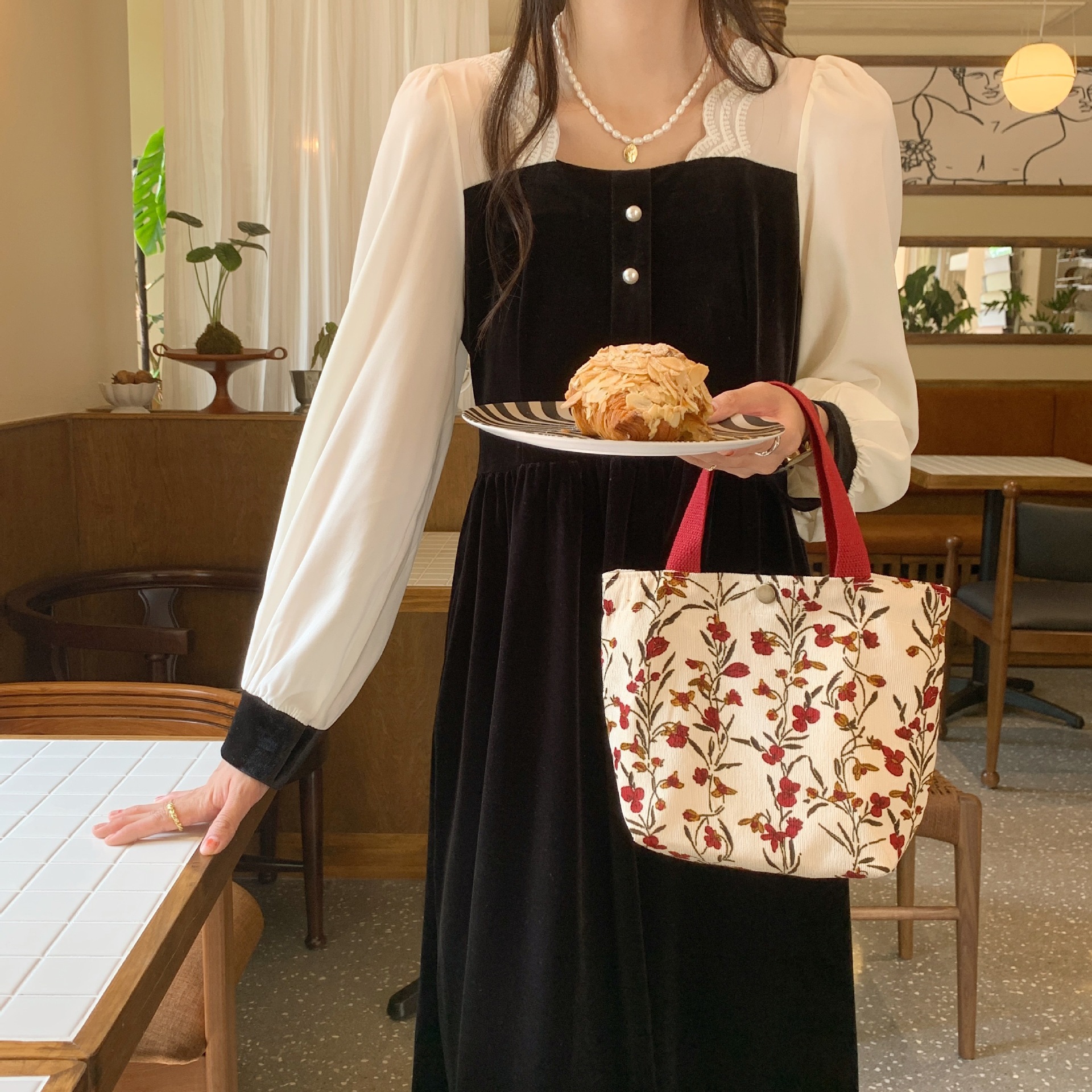0571 Korean-style artistic ins corduroy hand-held cloth bag, student mommy lunch bag, commuting storage bag, clutch bag full figure