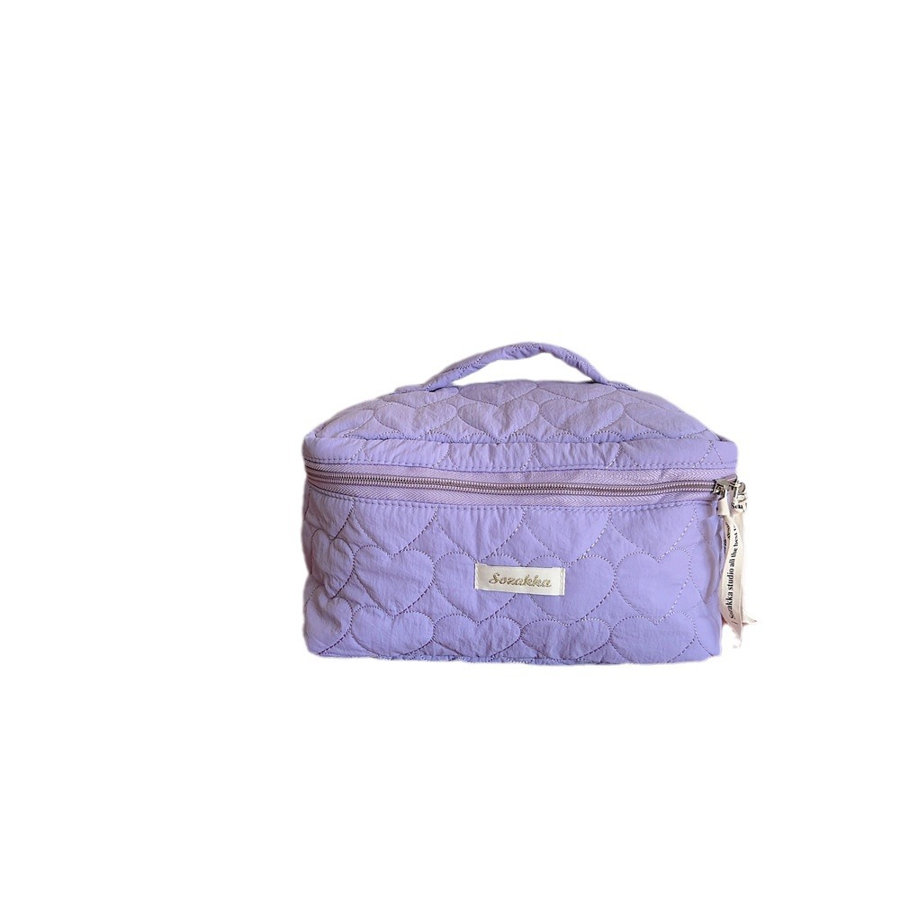 311101 InS-style heart-shaped makeup bag, large-capacity portable toiletry bag, skincare handbag, travel storage bag Item Picture