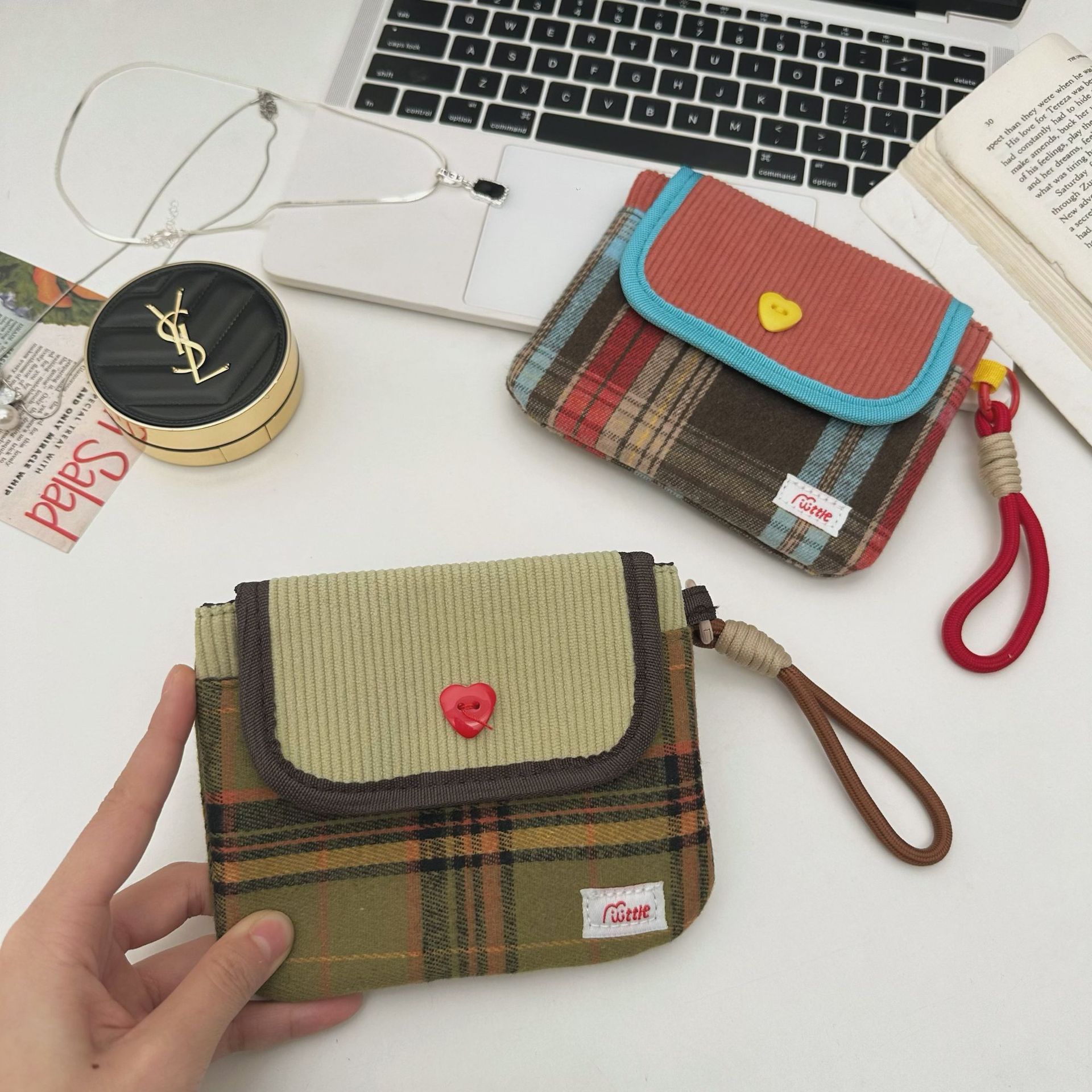 Retro checkered mini red envelope 2025 new portable and portable travel miscellaneous storage bag, earphone case, coin purse details Picture