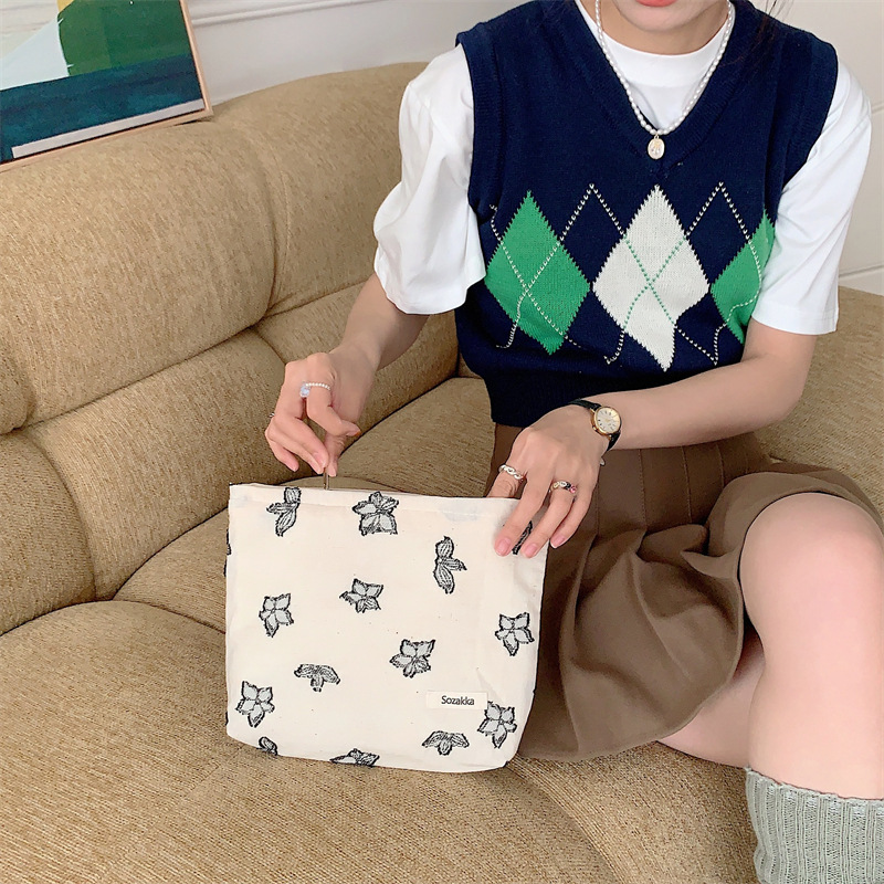 【 In Stock 】33192 Textured Butterfly large-capacity cosmetic bag, Jacquard striped fabric travel portable storage bag Specification drawing