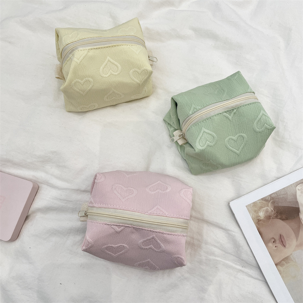 5483 Cute and simple heart-shaped small square bag, makeup bag, portable solid color storage bag for female students, cosmetics and toiletries details Picture