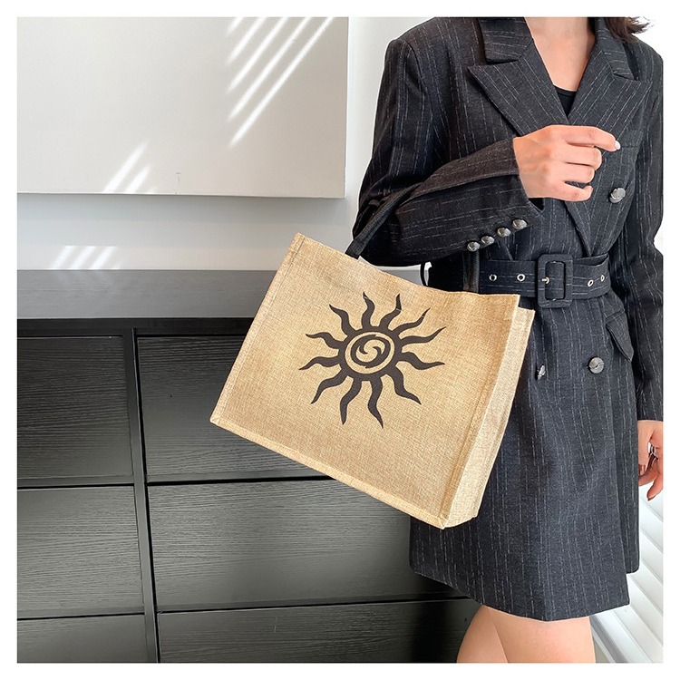 The new 2024 trendy and ethnic style retro linen handbag is a simple and fashionable shopping bag for women Application Scenario