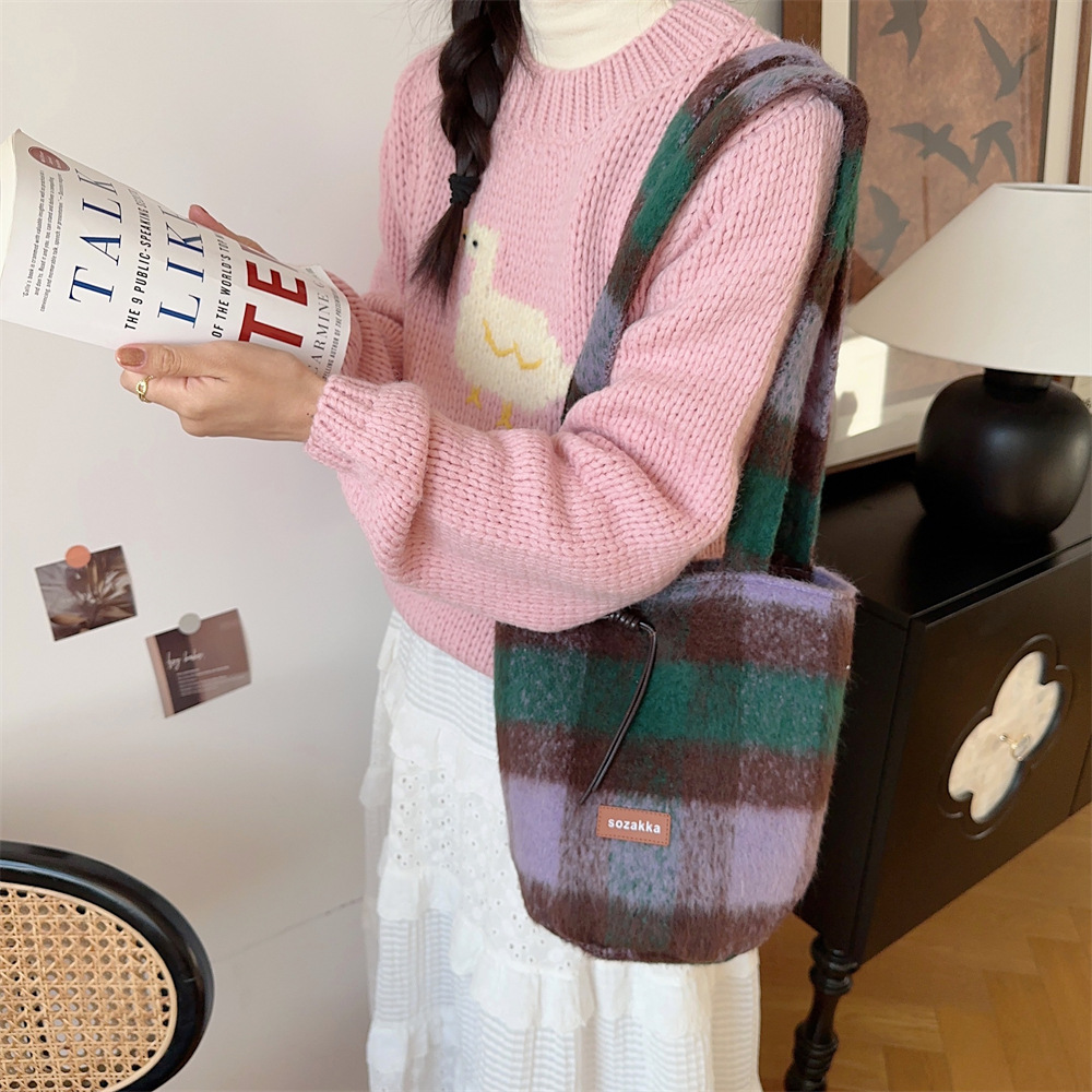 312182 woolen bucket single-shoulder underarm bag for women's autumn and winter new retro large-capacity commuter tote bag details Picture