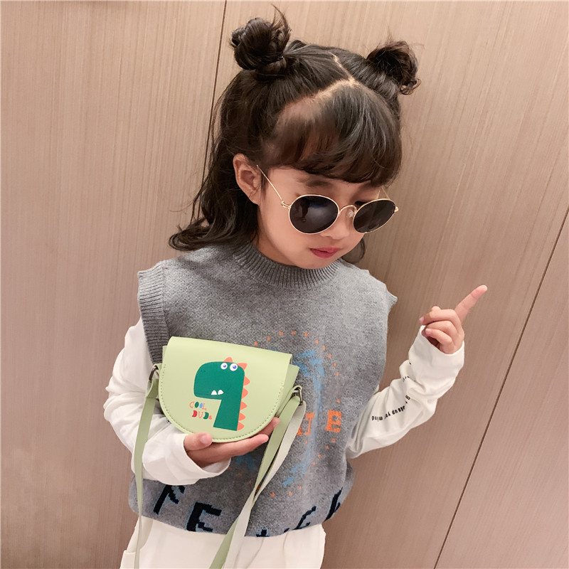 Cute baby infant backpack, mini 1-5-year-old cartoon children's bag for boys and girls, single-shoulder crossbody coin purse Application Scenario
