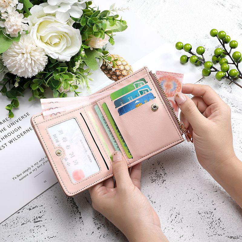 The new 2024 Korean student retro folding wallet with a forest-style buckle is a three-dimensional and portable wallet details Picture