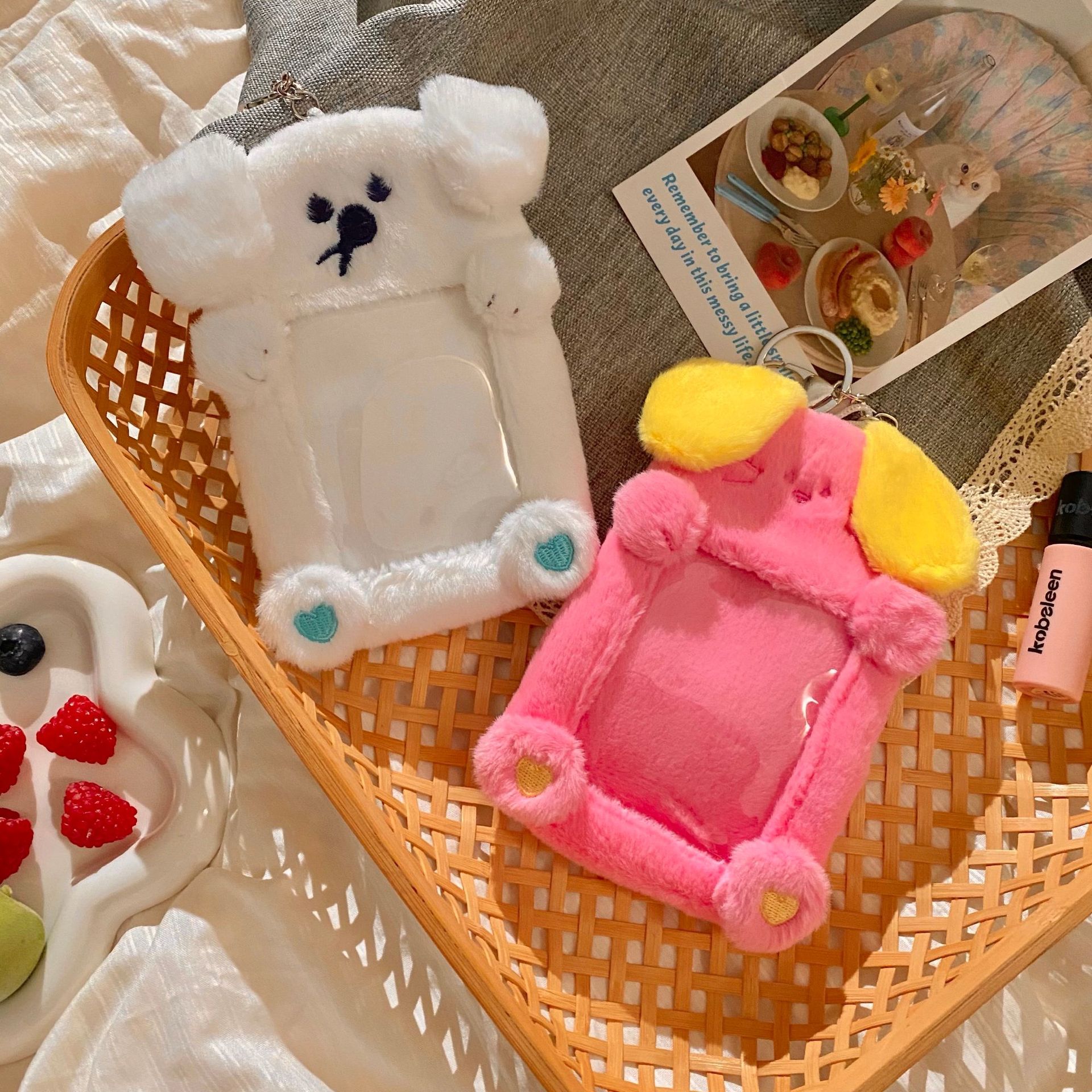 New plush card case ~ins Korean version campus meal card and bus card protective case, idol album small card display pendant Application Scenario