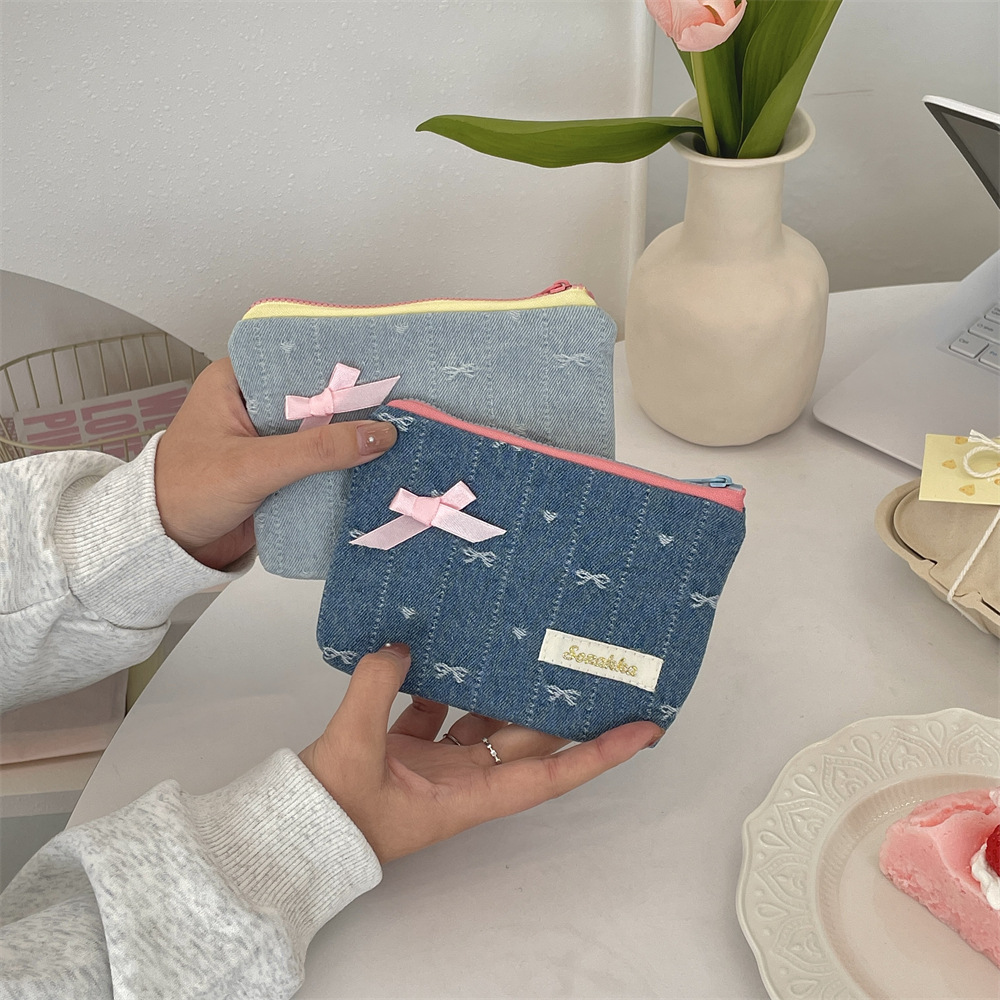 410211 Korean version embroidered bow, denim coin purse, coin key, storage bag, card case, small items organization Application Scenario