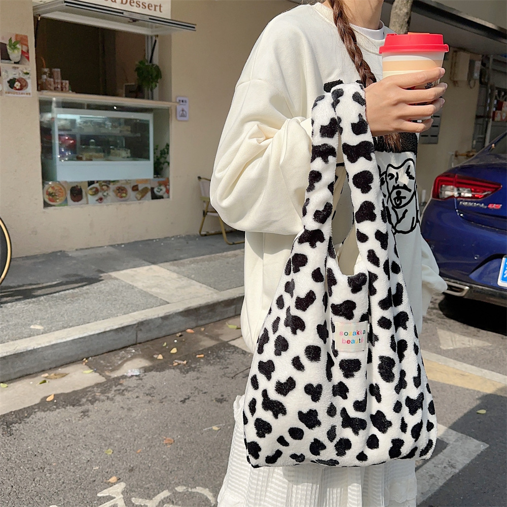 311201 Cute plush cow pattern bag Autumn and winter large-capacity canvas vest bag for girls' class winter handbag Specification drawing