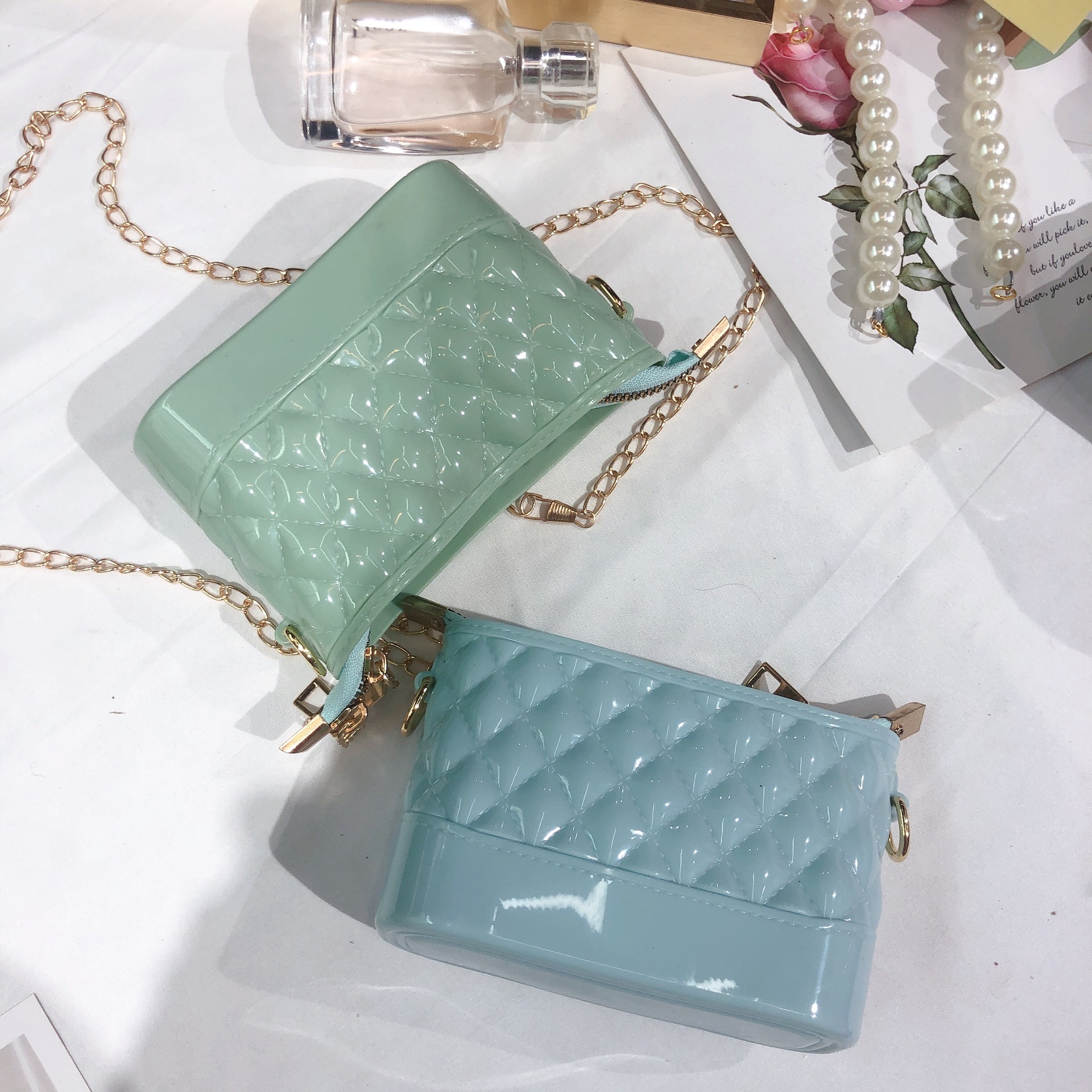 Cross-border wholesale stray bag Women's bag 2025 New style Chanel-style diamond-shaped chain single-shoulder bag simple crossbody women's bag Application Scenario