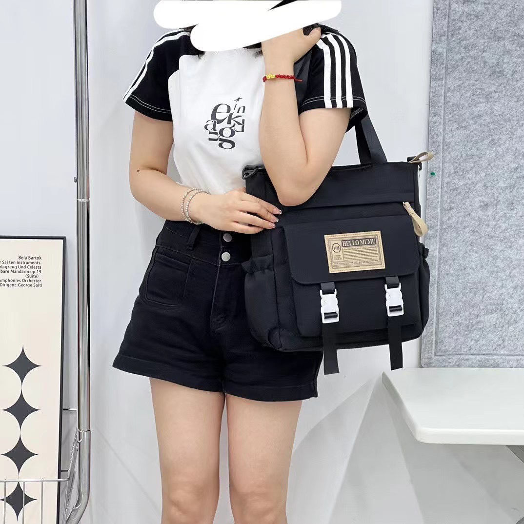 New large-capacity single-shoulder commuter bag, Japanese ins minimalist nylon crossbody bag for girls, student class messenger bag Application Scenario