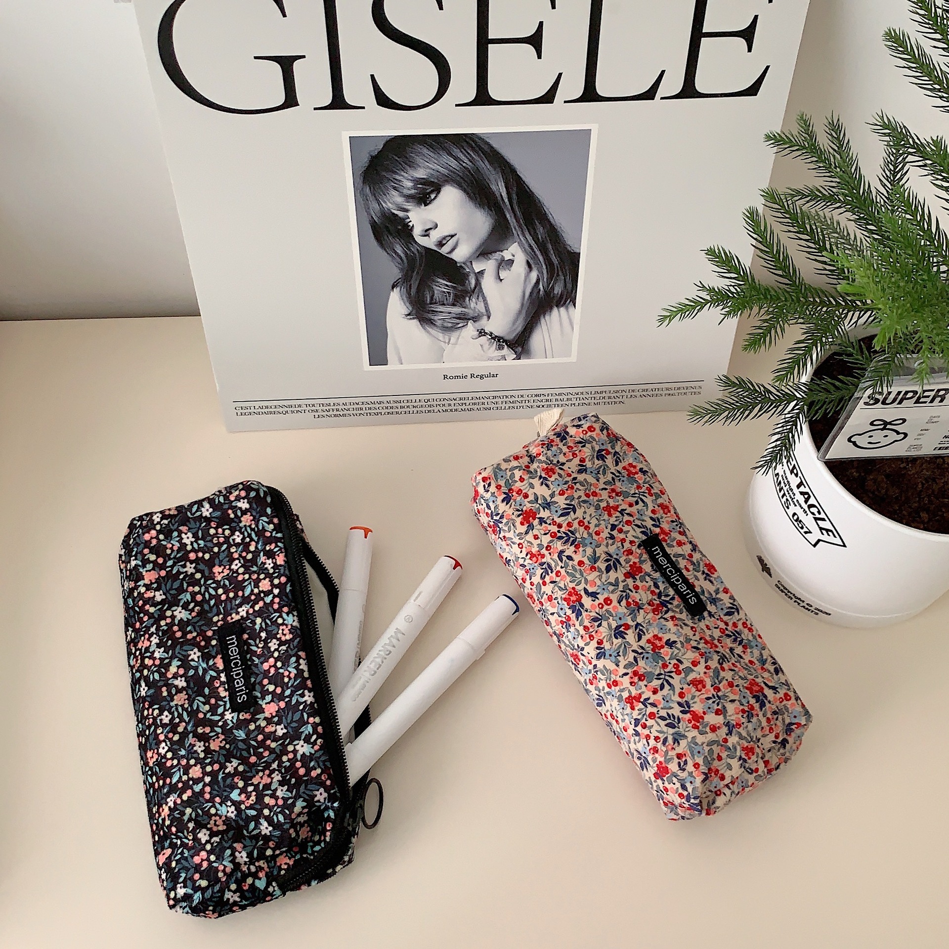 11271 ins Retro corduroy floral Artistic pen case, simple student stationery box, Portable makeup bag details Picture