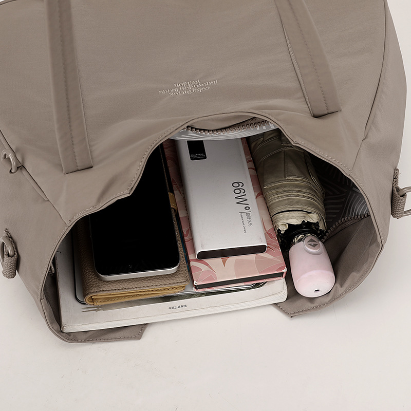 Colorful Fox 2025 New casual and versatile single-shoulder crossbody bag with large capacity tote bag Application Scenario