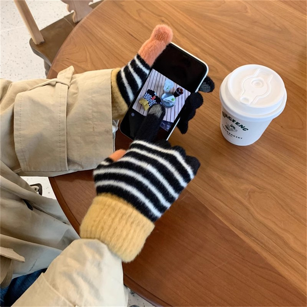 210172 Glove girl, striped, cute five-fingered ins student cycling new style, warm and plush, cycling touch screen Application Scenario