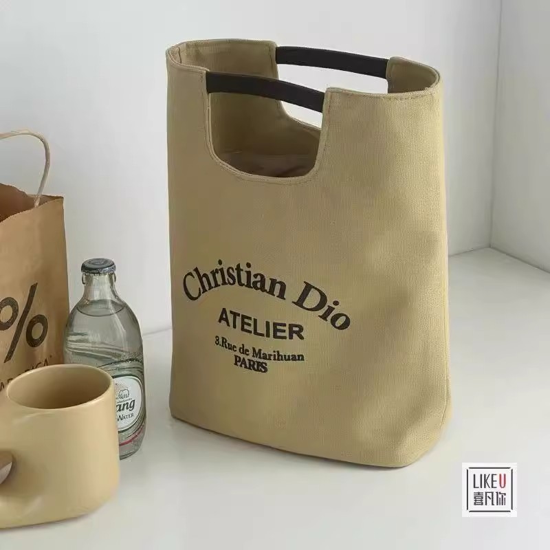 Canvas for going out to work, canvas bag, bucket, student, mom lunch box, office worker, portable bento, casual and simple Application Scenario