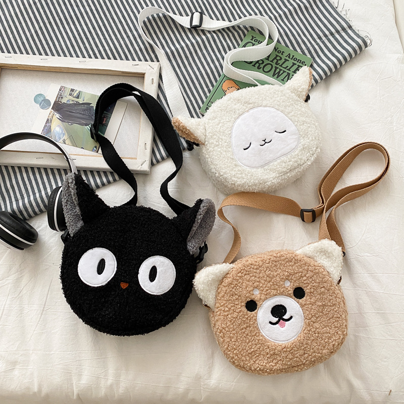 2023 Autumn/Winter New cute doll women's single-shoulder bag, fashionable and stylish crossbody small round bag, student mobile phone bag Application Scenario