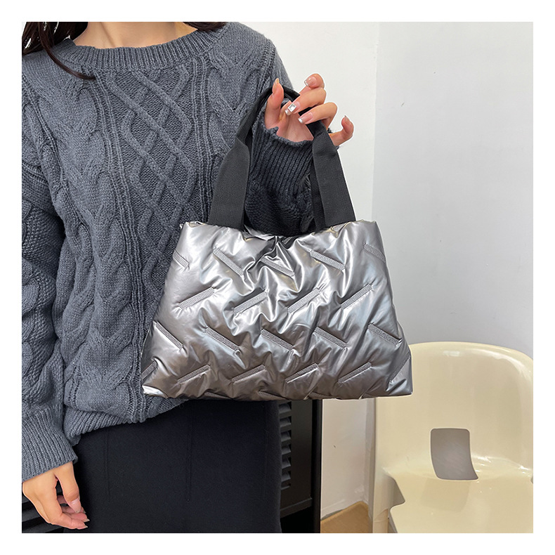 Korean style simple bright Bread 2024 Autumn New versatile and fashionable simple bag, large capacity solid color handbag for carrying details Picture