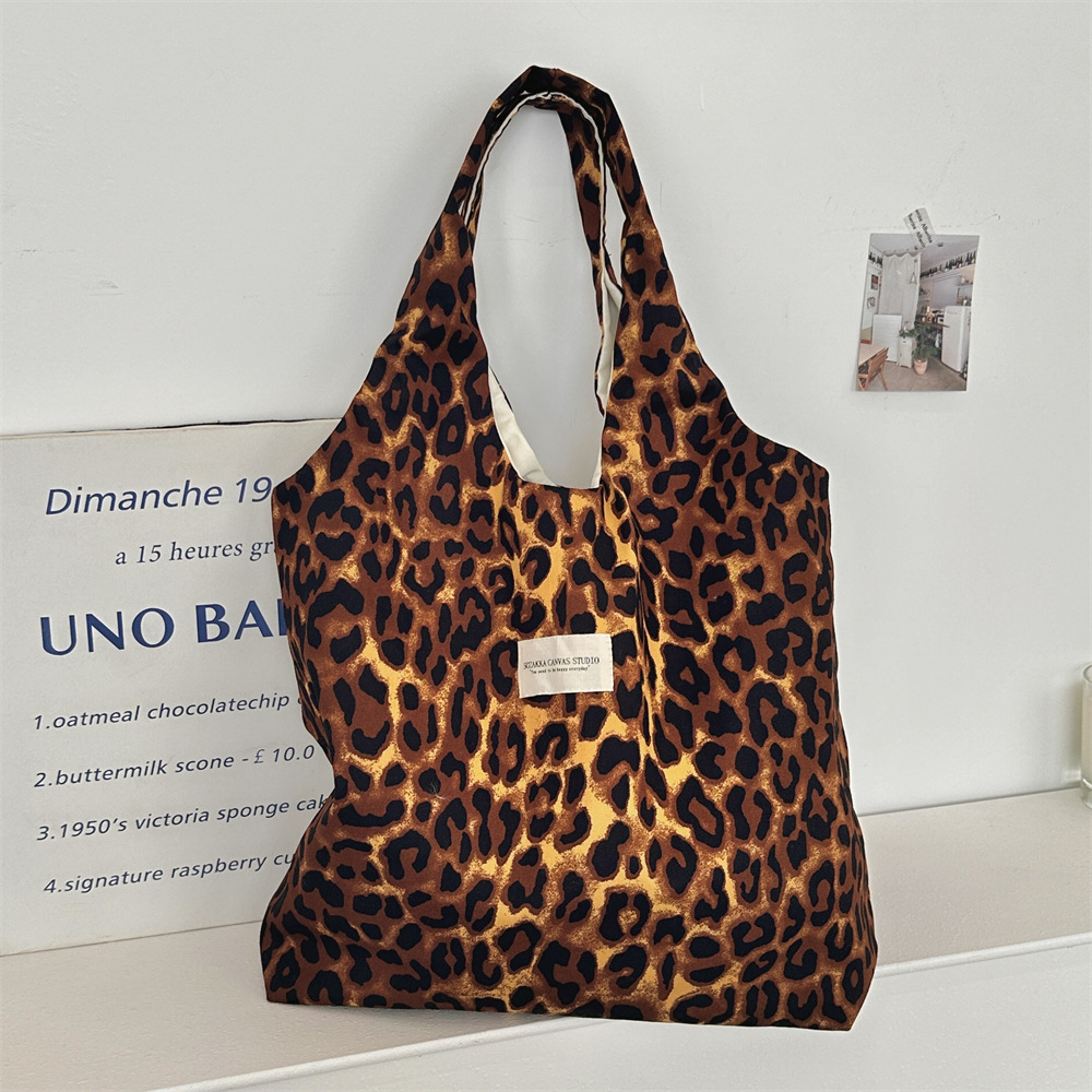 410272 Stylish leopard print Tote bag, large capacity, laid-back style canvas casual bag, commuter female student class bag full figure
