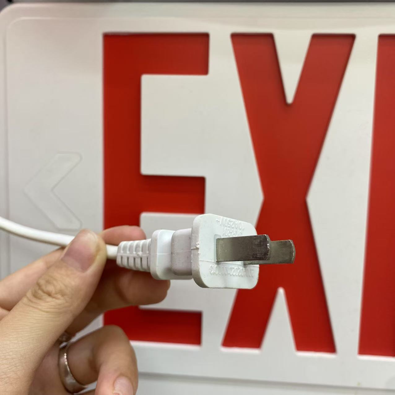 应急灯源头工厂led双头疏散出口emergencylamp消防应急照明灯白底实物图