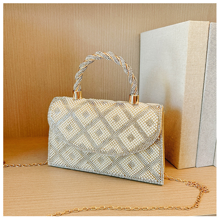 2025 New cross-border full-diamond pearl chain small square bag, women's crossbody bag, handbag, dinner bag Application Scenario