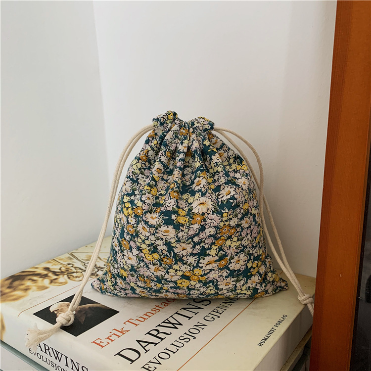07252 Japanese ins retro style floral print storage bag, candy bag wholesale, portable, casual, versatile and lightweight Application Scenario