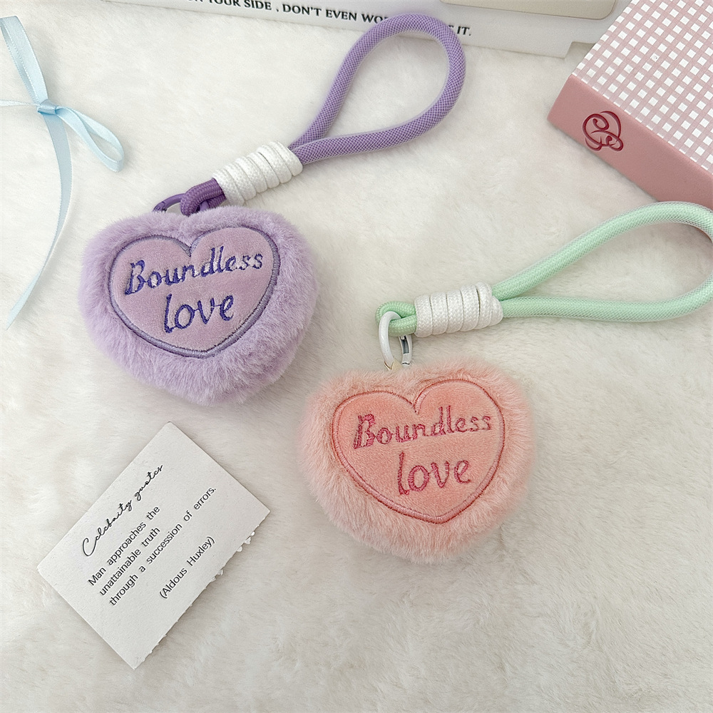 L51141 Plush heart-shaped keychain, student canvas bag hanger, decorative children's backpack hanger, mobile phone lanyard Application Scenario