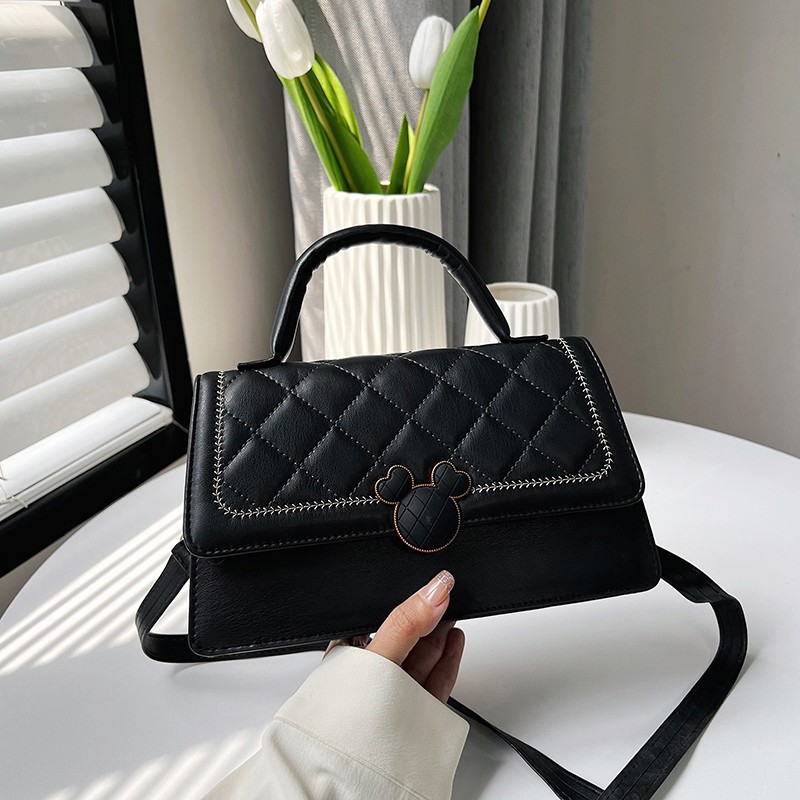 Wholesale of niche design personalized handbags, new high-appeartion-level simple crossbody bags, fashionable single-shoulder stylish small square bags Application Scenario