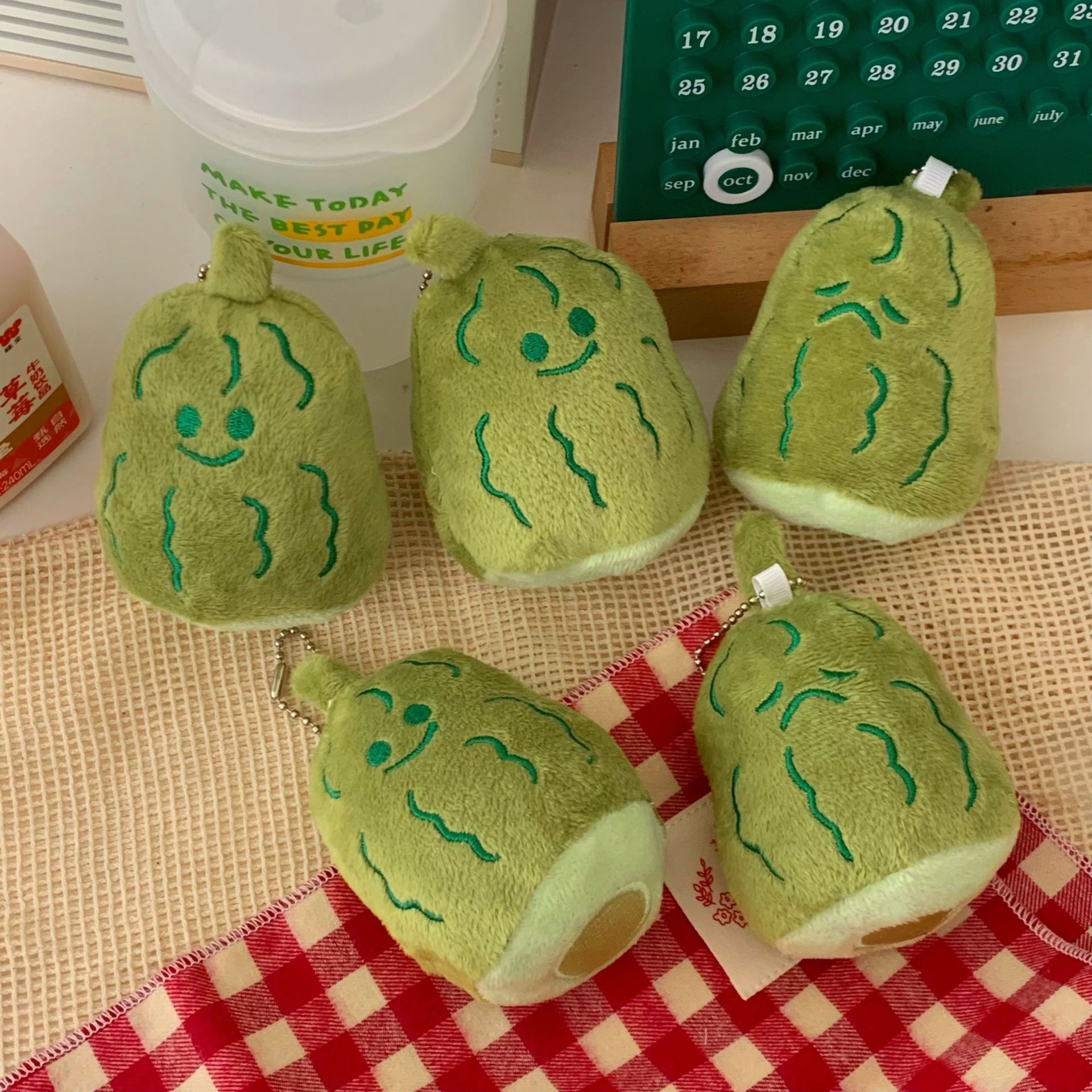 Mini vegetable and fruit plush toy pendants, cute and creative dolls, claw machines, gift bags, key pendants Specification drawing