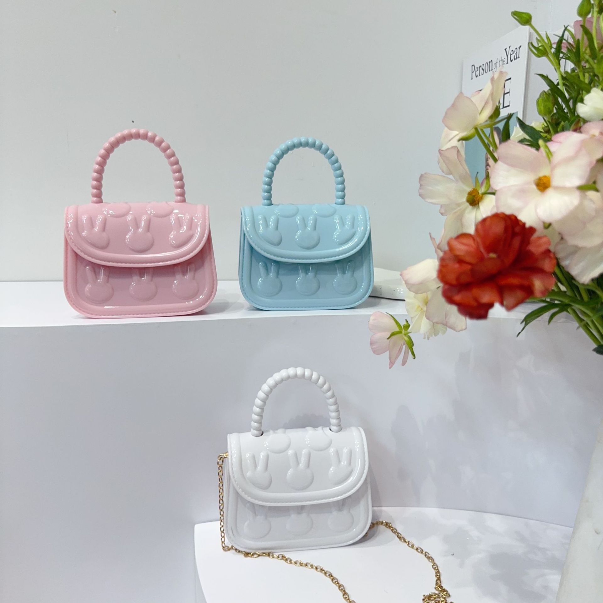 The 2025 new model of bag is a summer bestseller for women. It features a niche design and a high-end feel. It is a single-shoulder small square bag and a versatile hand-held crossbody bag Specification drawing