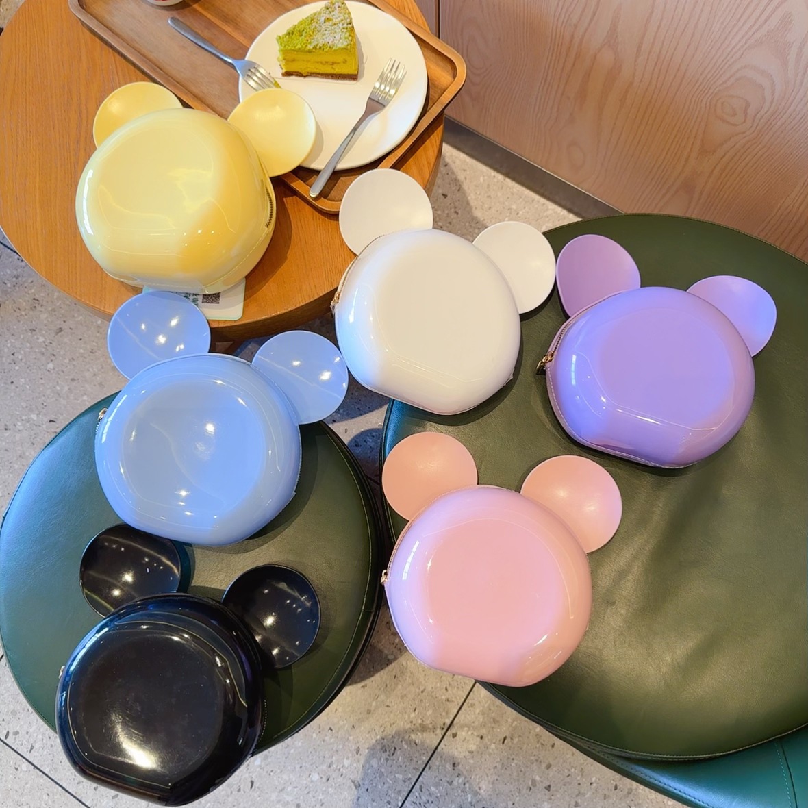 Cute cartoon Mickey high-end bag for women 2025 new style, stylish and versatile single-shoulder bag, trendy crossbody bag full figure
