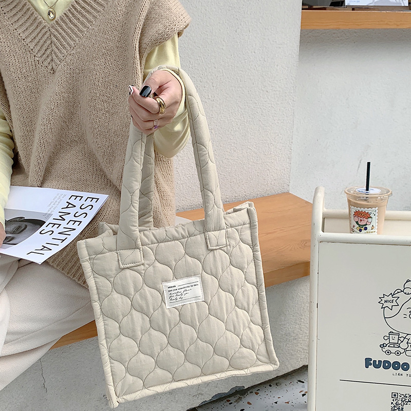 【 In Stock 】210301 large-capacity single-shoulder tote bag, quilted gourd hand-held commuter bag, autumn and winter hand-held bag for women details Picture
