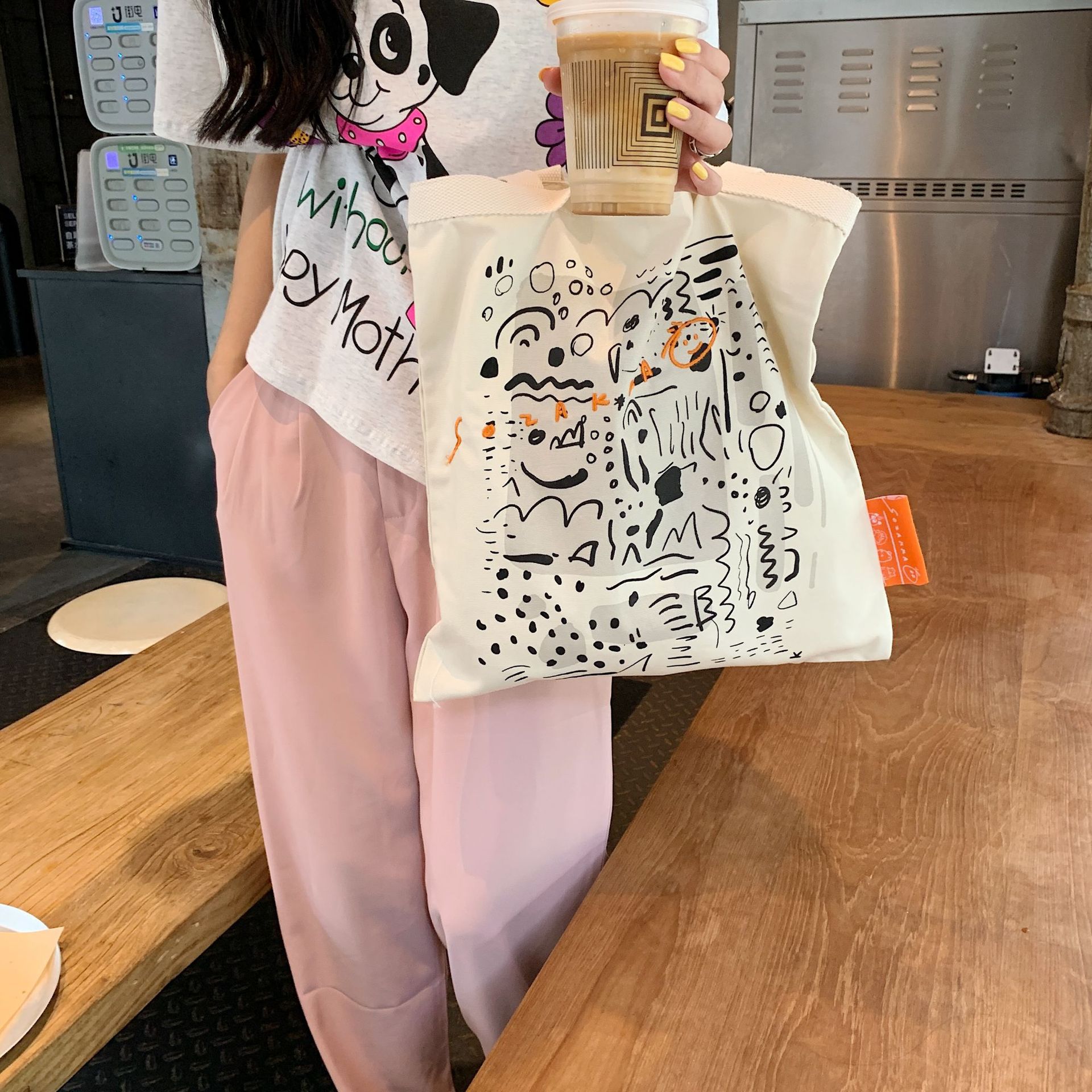【 In Stock 】26102 letter graffiti printed canvas bag, large-capacity single-shoulder hand-carry shopping bag Tote from South Korea details Picture
