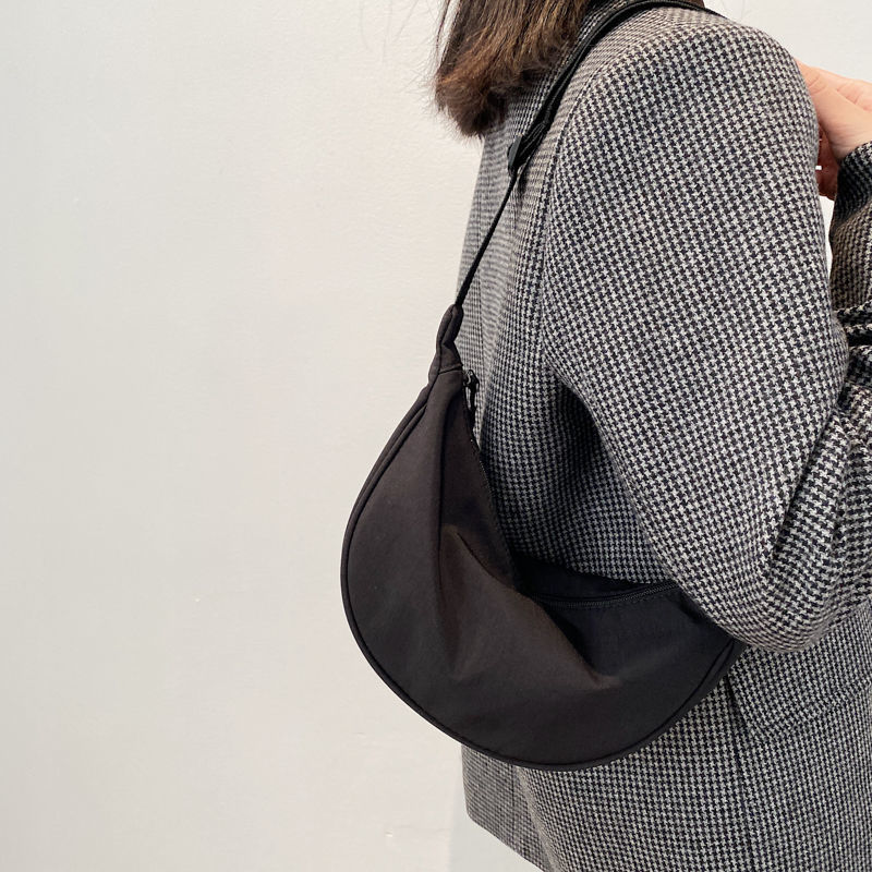 Cross-border nylon crossbody Bags are selling well. New trendy and versatile single-shoulder dumpling bags and lightweight underarm canvas bags details Picture