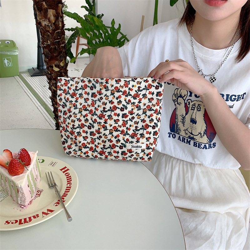 3395 Corduroy cosmetic bag, retro flower casual storage and organization bag, ins Japanese-style portable toiletry bag Application Scenario