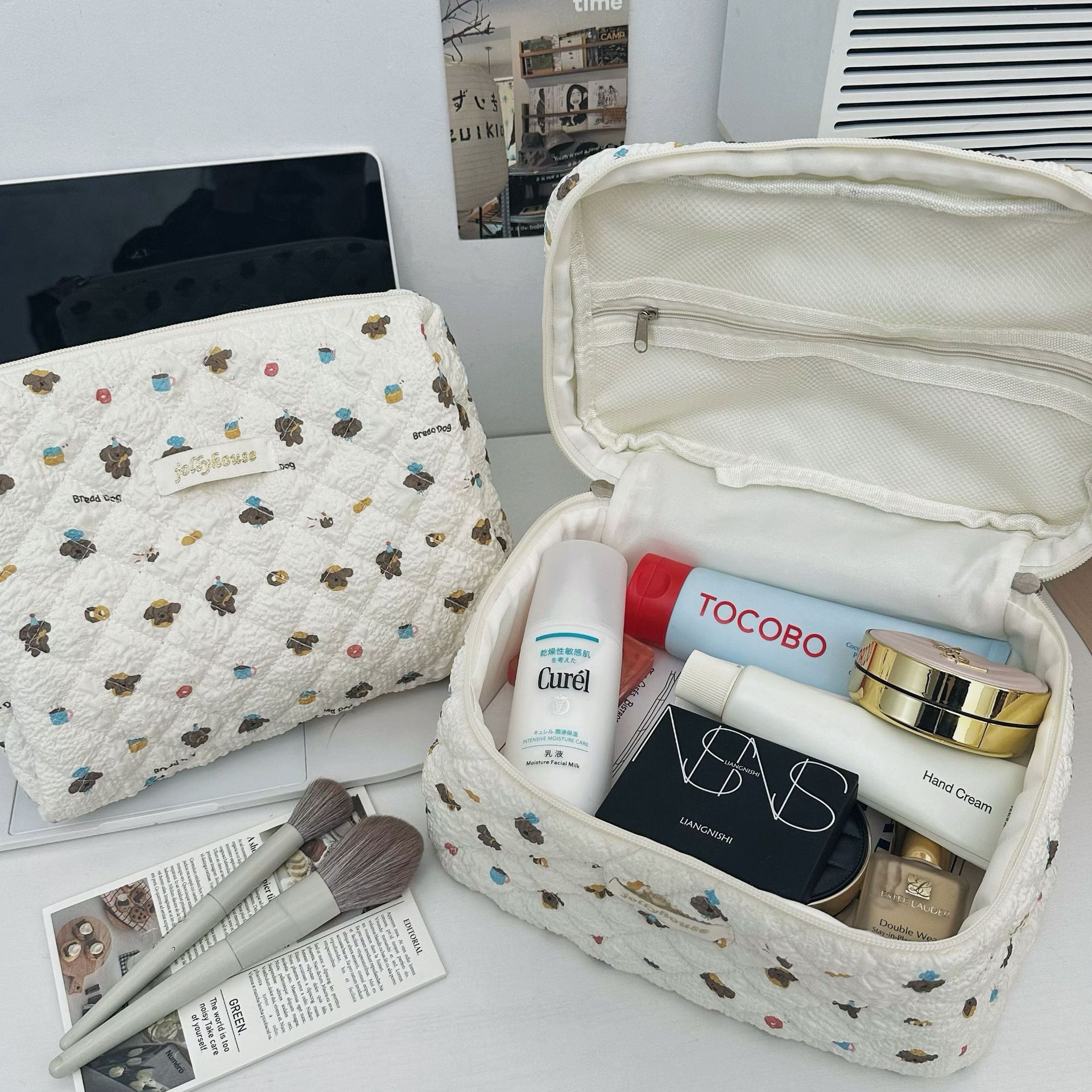 Ins-style cute puppy makeup bag for women, portable large-capacity travel and business trip skin care and cosmetics storage bag Application Scenario