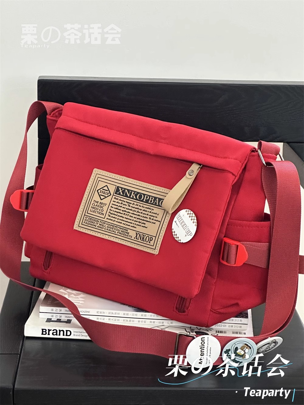 Large-capacity crossbody bag for both men and women, ins workwear, versatile single-shoulder bag, messenger bag, and small backpack for college students' classes Application Scenario