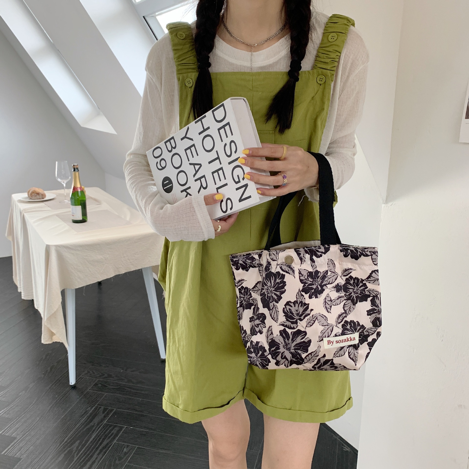 26274 New artistic and fresh hand-held bento bag, casual ladies' hand-held bag supply, snack storage bag Application Scenario