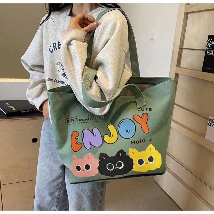 This is a large-capacity 2024 new canvas single-shoulder student commuting and class tote bag with a laid-back style and a high level of appearance details Picture