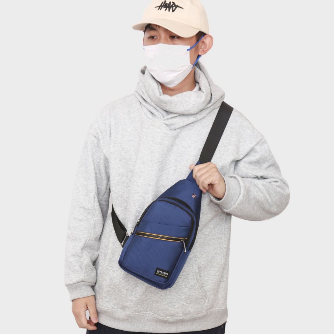 New fashionable single-shoulder bag for men, travel phone bag, casual sports crossbody bag and commuting small backpack details Picture