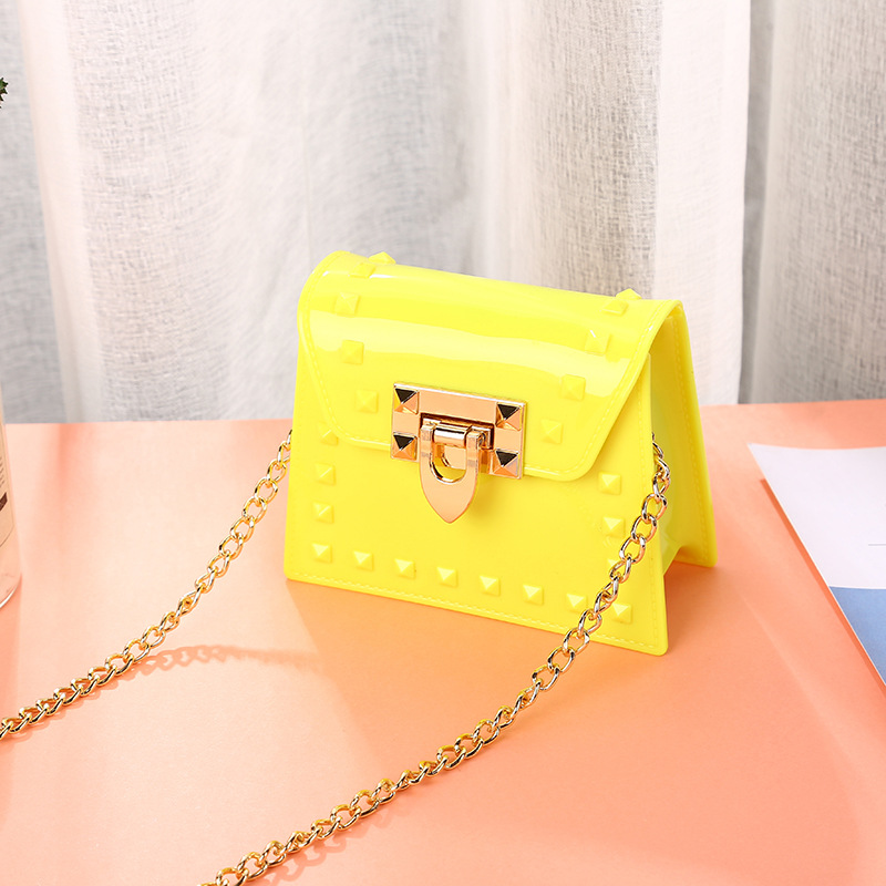 2025 New rivet mini bag Macaron, fashionable, simple and fresh jelly children's bag, single-shoulder crossbody bag Application Scenario