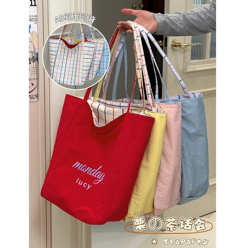 The new Spring/Summer 2025 striped large-capacity tote bag is a versatile, artistic single-shoulder underarm bag that can be carried by hand Specification drawing