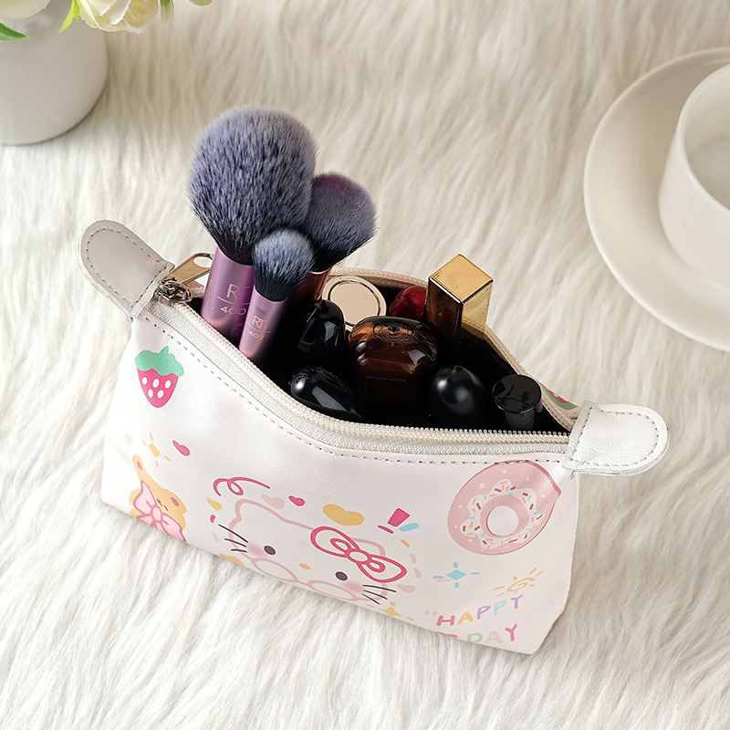 The new Japanese-style wallet for women features a large-capacity ins canvas cartoon coin purse with a fresh and clean storage style and multiple functions Application Scenario