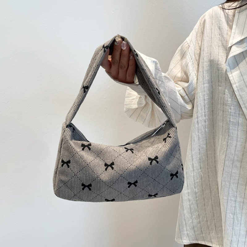 Corduroy fashionable printed crossbody bag for women 2025 new autumn season underarm bag, simple and fashionable single-shoulder bag Application Scenario
