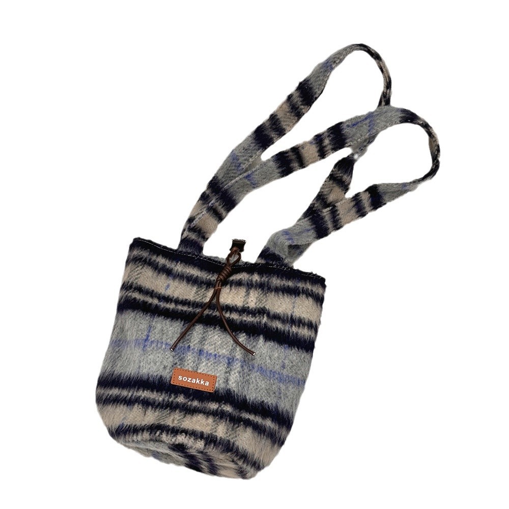 312182 Tweed checkered bag for women, versatile for autumn and winter, college style bucket bag, casual large-capacity crossbody bag Item Picture