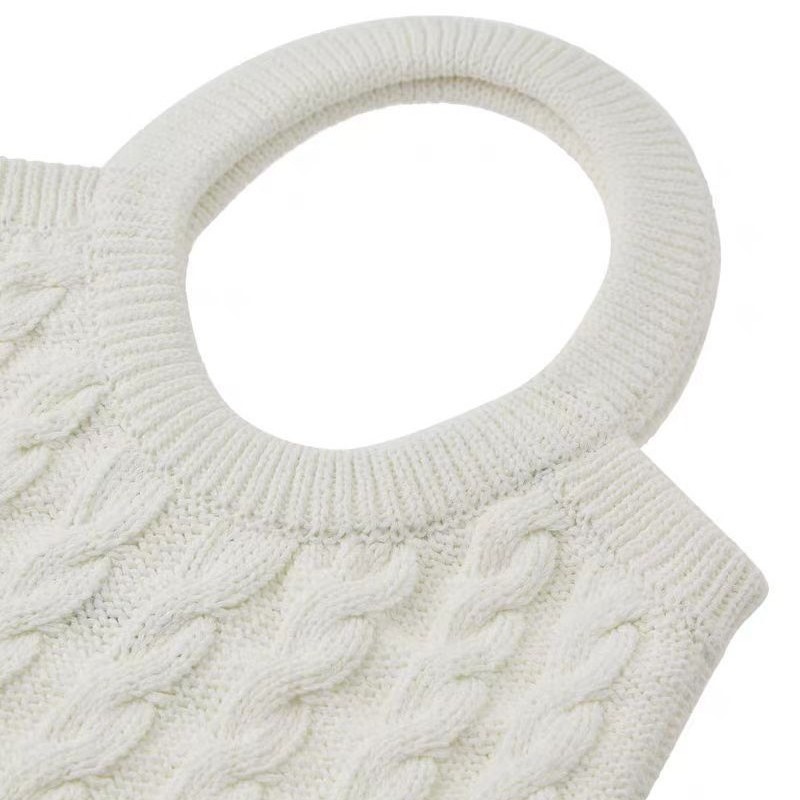 The Korean version of Instagram's niche new women's knitted bag, underarm single-shoulder bag, handbag and tote bag are simple and fashionable Application Scenario
