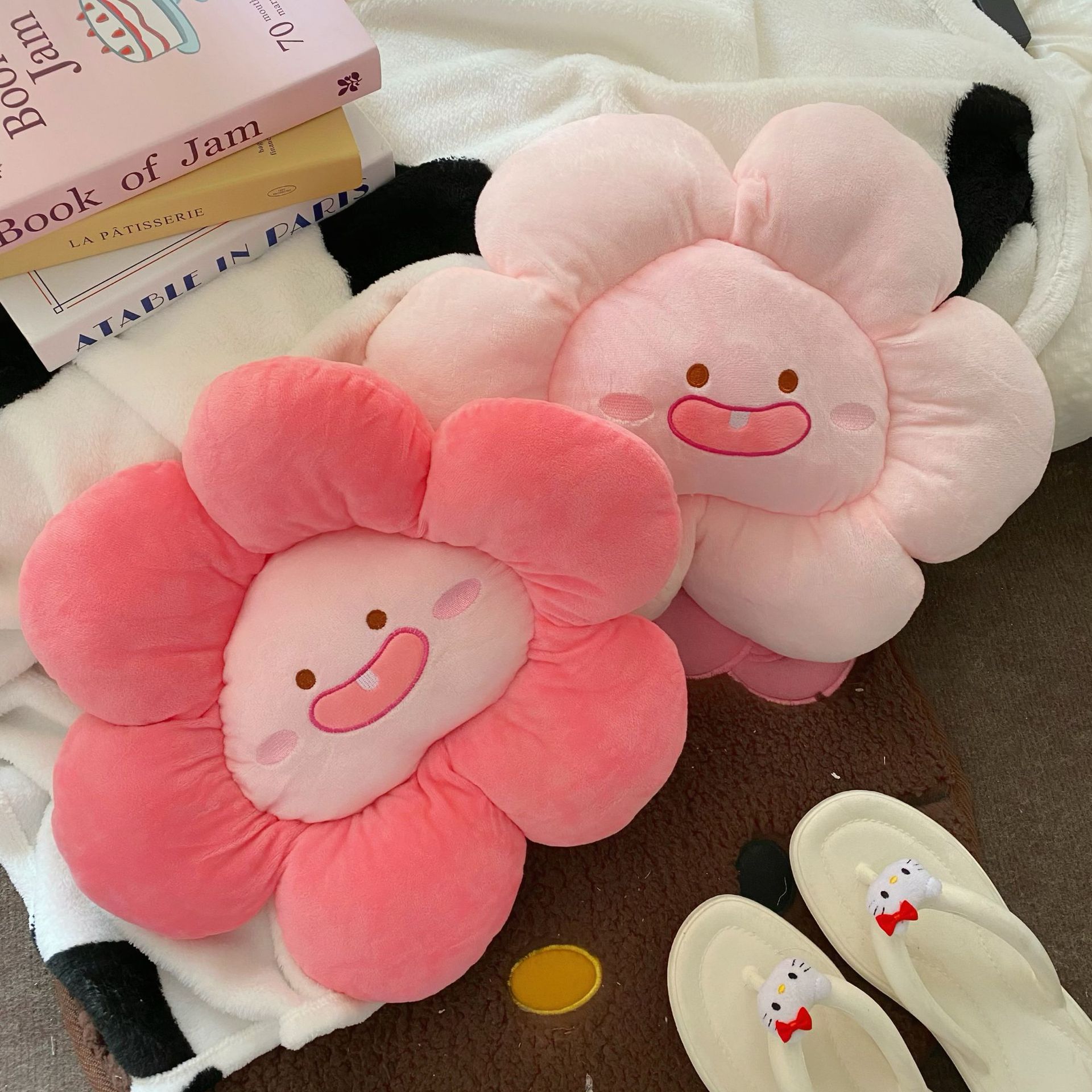 Cute plush flower seat cushions, office and dormitory benches, seat cushions, student chairs, bottom cushions and butt cushions details Picture