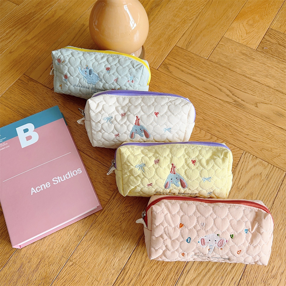 4661 ins Lightweight quilted heart-shaped storage stationery bag, embroidered student pencil case, lipstick and cosmetics storage bag full figure