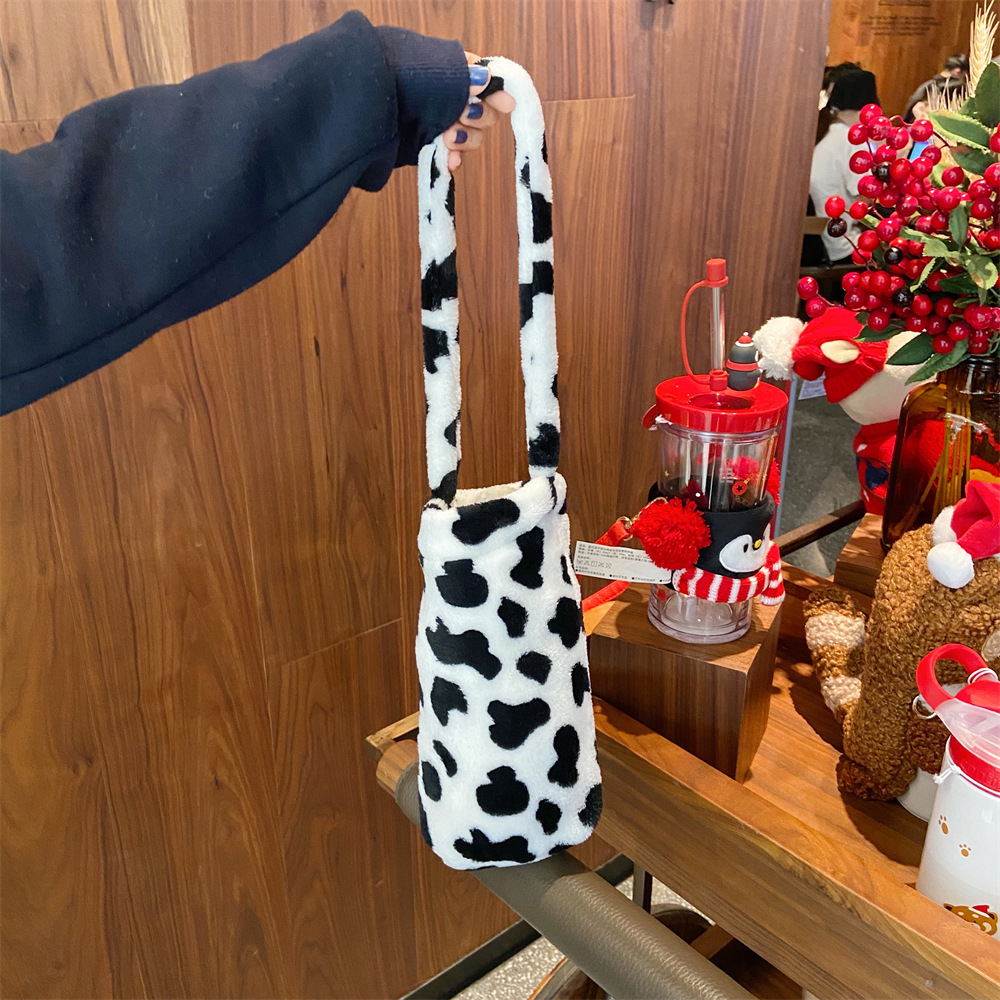 011181 Korean-style Instagram cute plush cow print student cup bag for class, hand-held check cup sleeve for commuting to work Item Picture