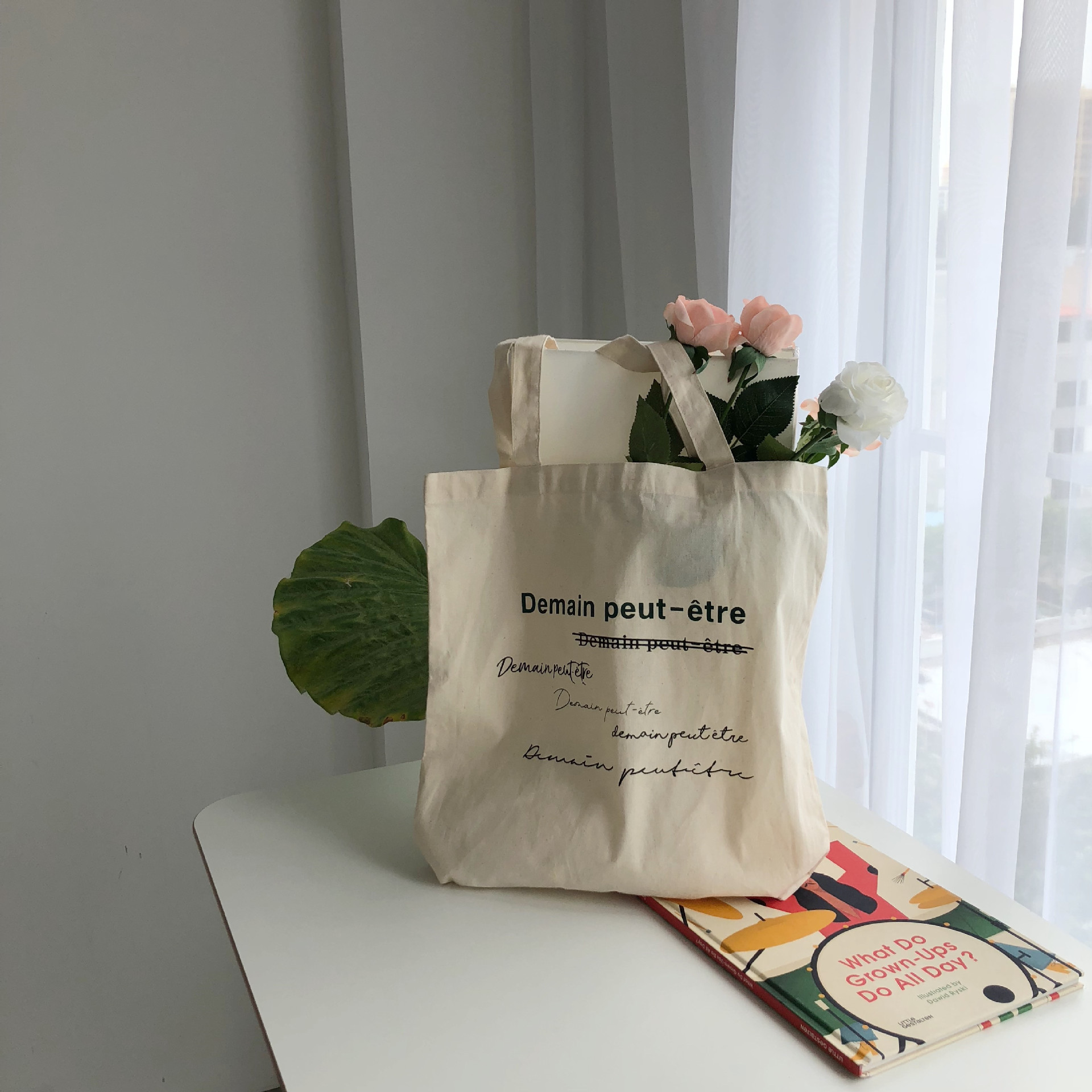 E98 French Demain Korean version single-shoulder bag, hand-held canvas bag, street style shopping bag, student bag, female trend Specification drawing